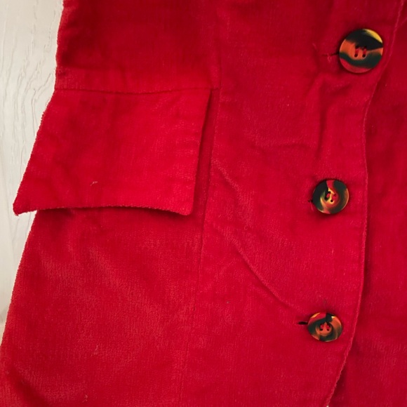 Red Sleeveless Button-Up Women's Top - Picture 3 of 4